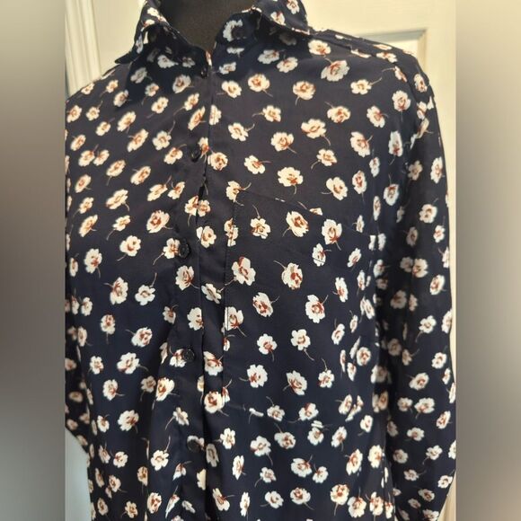 VIXBE Floral Navy Women's Top in size small - Picture 3 of 8